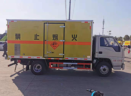 海南爆破器材运输车技术升级与安全合规新趋势
